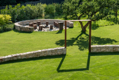 E-book zdarma_Kam s trávníkem v zahradě